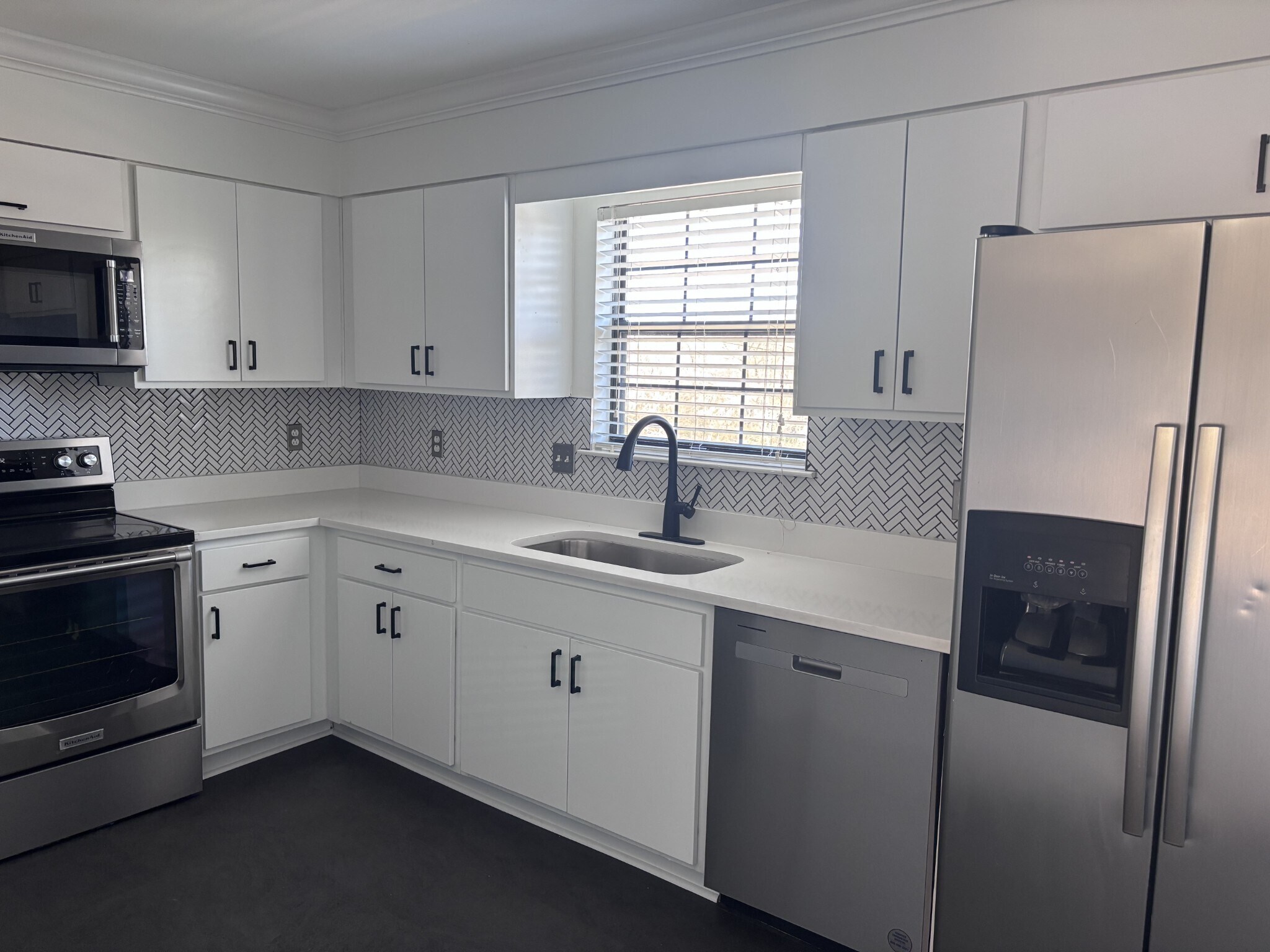 Brand new updated kitchen - 314 Deerpoint Dr