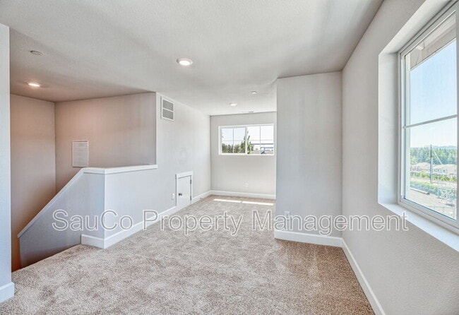 Building Photo - 17071 SW Friendly Ln