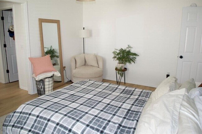 Building Photo - 2503 SW 10th St