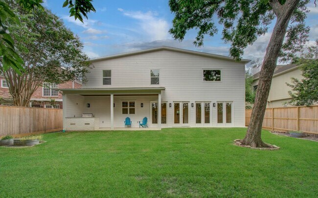 Building Photo - 6404 Community Dr