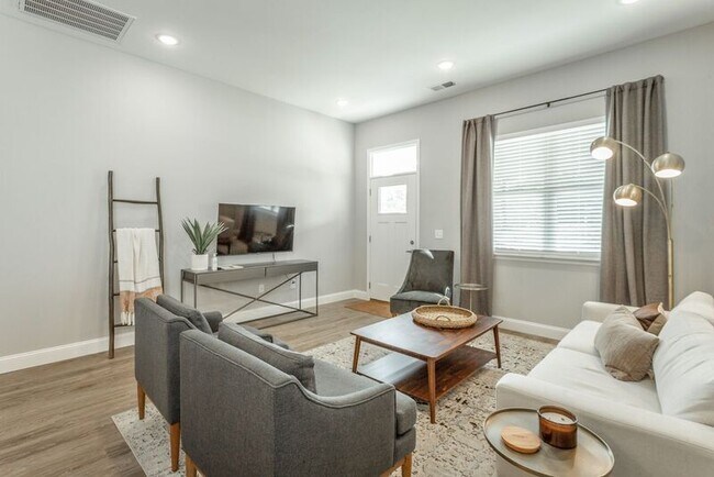 Building Photo - 531 Strong Ave