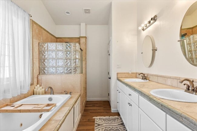 Building Photo - Stallion Springs Home!