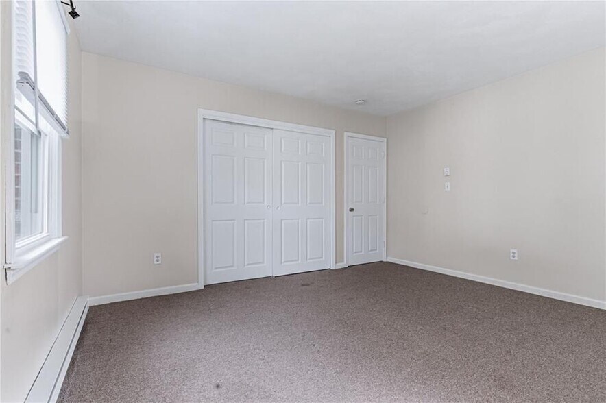 Building Photo - 200 Manville Hill Rd