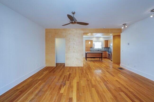 Building Photo - 3186 Parthenon Ave