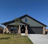 Building Photo - 2804 S Bowling Dr
