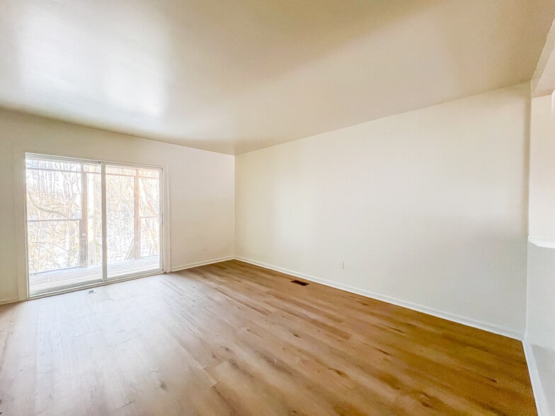 Building Photo - 30 Fox Hill Dr