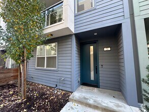 Building Photo - Newer Construction - Multi-Level Home with...