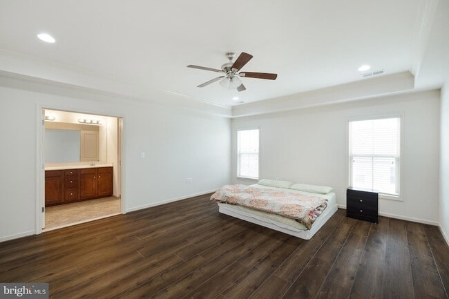 Building Photo - 42557 Dreamweaver Dr