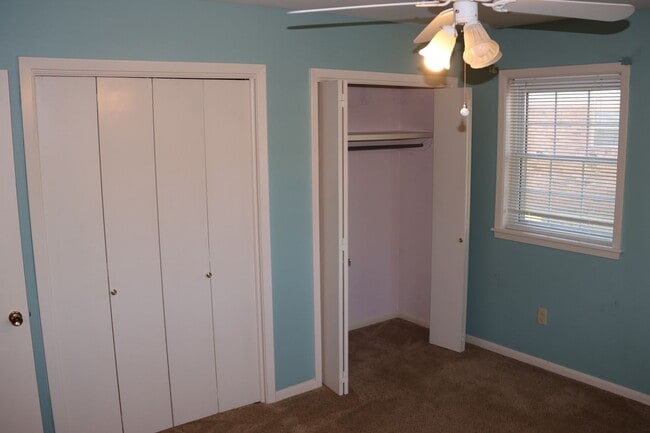 Building Photo - Charming family home in nice neighborhood