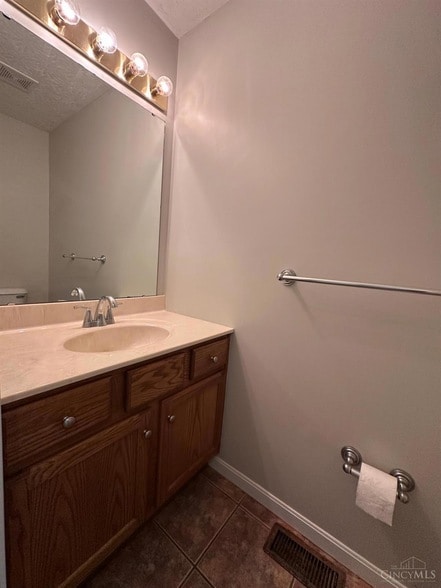 Building Photo - 5575 Glen Oak
