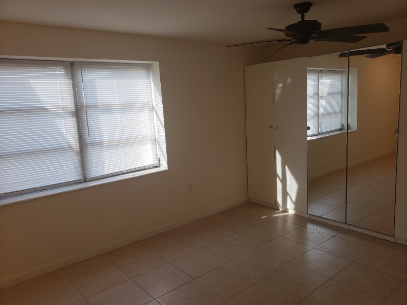Building Photo - 4915 Catalina Dr