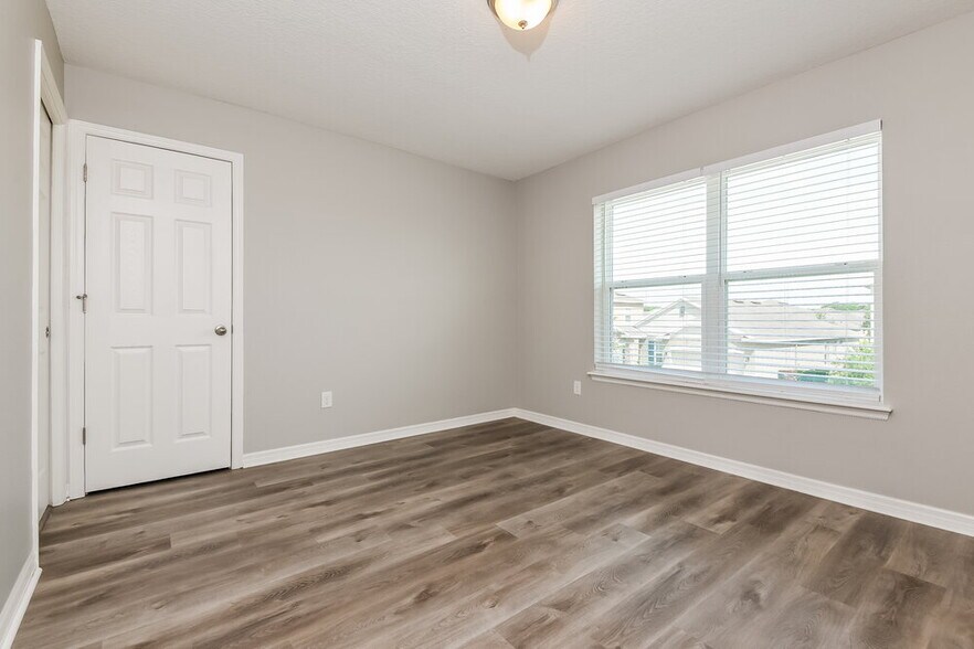 Building Photo - 1904 Pontoon Pl