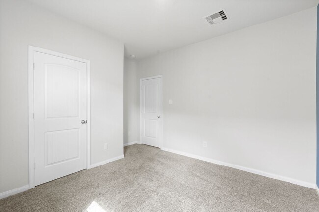 Building Photo - MOVE-IN SPECIAL: 50% Off Month 2 – 4BR Hom...