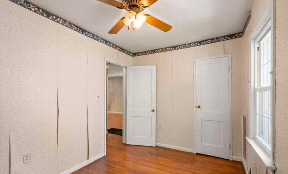 Building Photo - 2602 Stone Hedge Dr