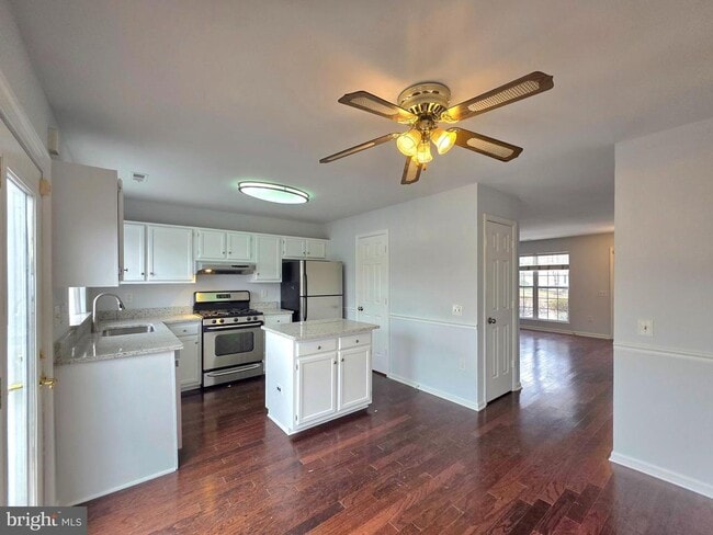 Building Photo - 6539 Old Carriage Ln