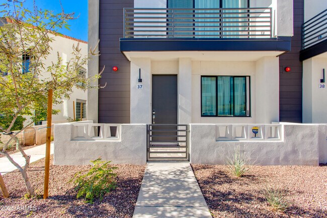 Building Photo - 4220 N 32nd St