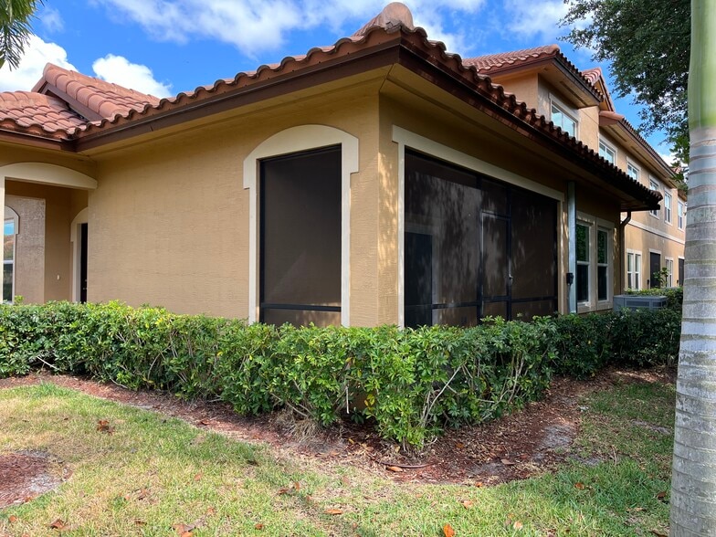 Building Photo - 2900 65th Dr