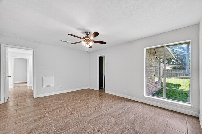 Building Photo - 2223 Courtney Ct