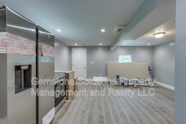 Building Photo - 104 Anchor Dr