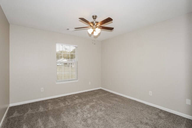 Building Photo - 145 Pine Ridge Ln