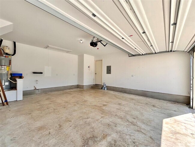 Building Photo - 124 Bronco Billy Dr