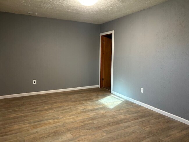 Building Photo - 34743 Betka Rd