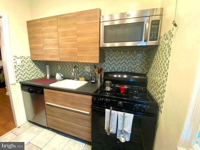 Building Photo - 903 S Frederick St