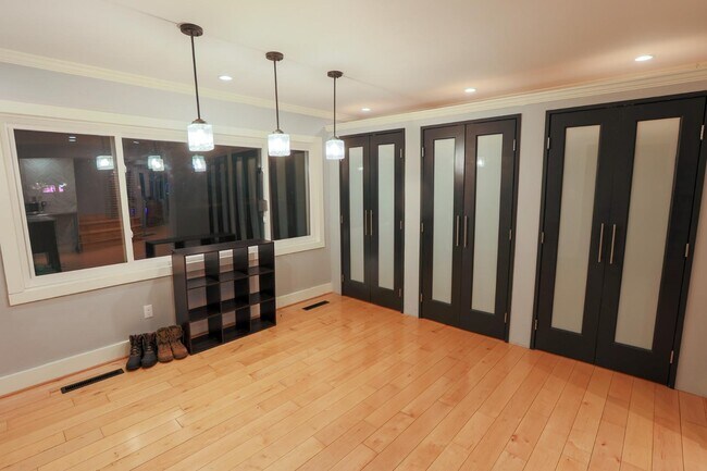 Building Photo - 1020 Ridgewood Ave