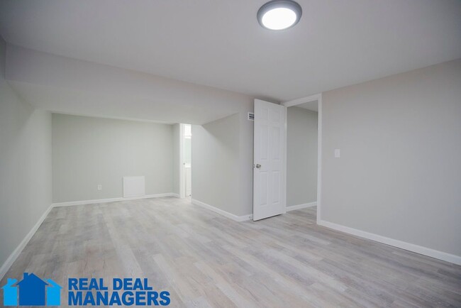 Building Photo - Spacious 5-Bedroom Home with 3 Bathrooms i...