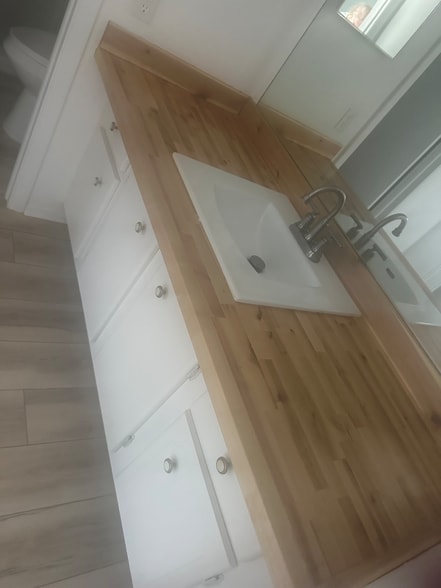 Building Photo - 239 Down E Ln