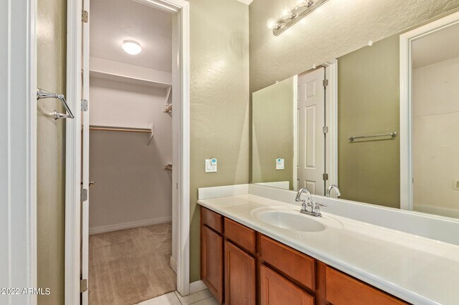 Building Photo - 3144 E Lynx Way