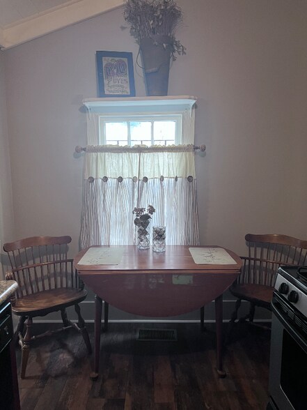 Building Photo - 322 Alix St