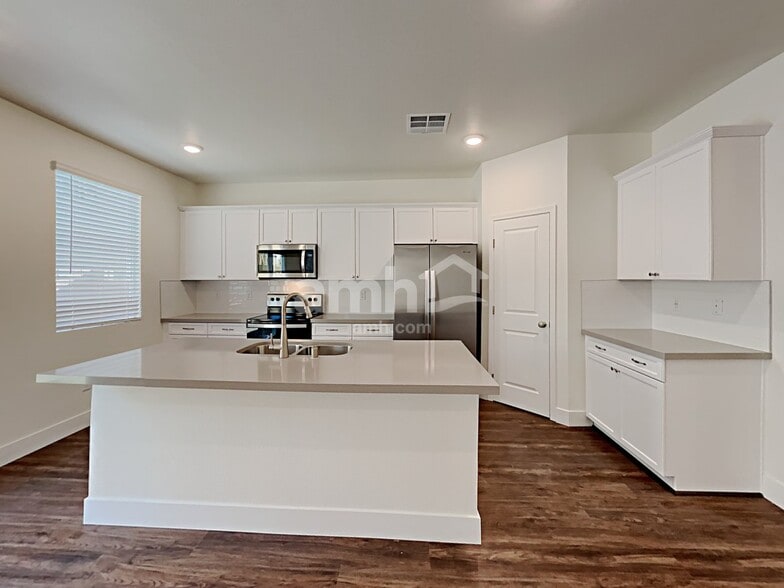 Building Photo - 6022 Schmidt St