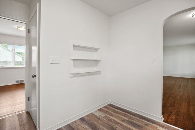 Building Photo - 1000 Glenmore Ave
