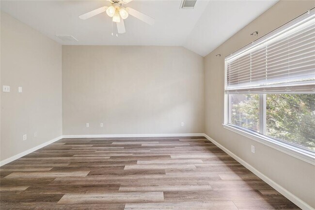 Building Photo - 16635 Newglen Ln
