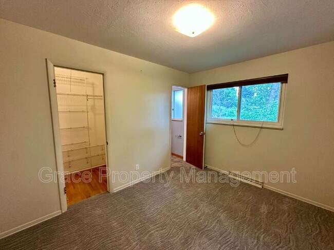 Building Photo - 852 S Quail Way