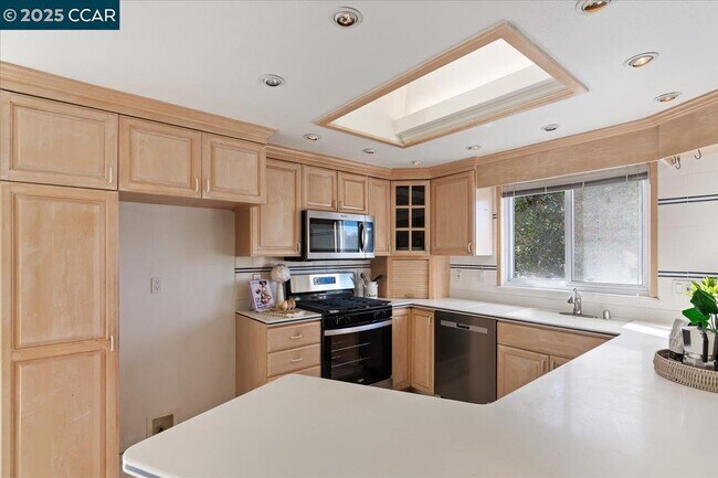 Building Photo - 207 Midway Dr