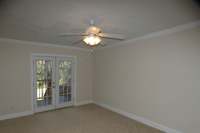 Building Photo - Great Duplex Available in Pensacola