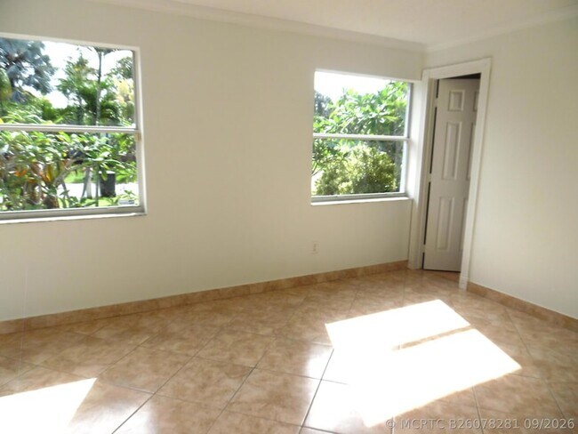 Building Photo - 1205 Mathis St