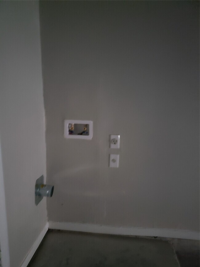 Building Photo - 2277 S Kirkwood Rd