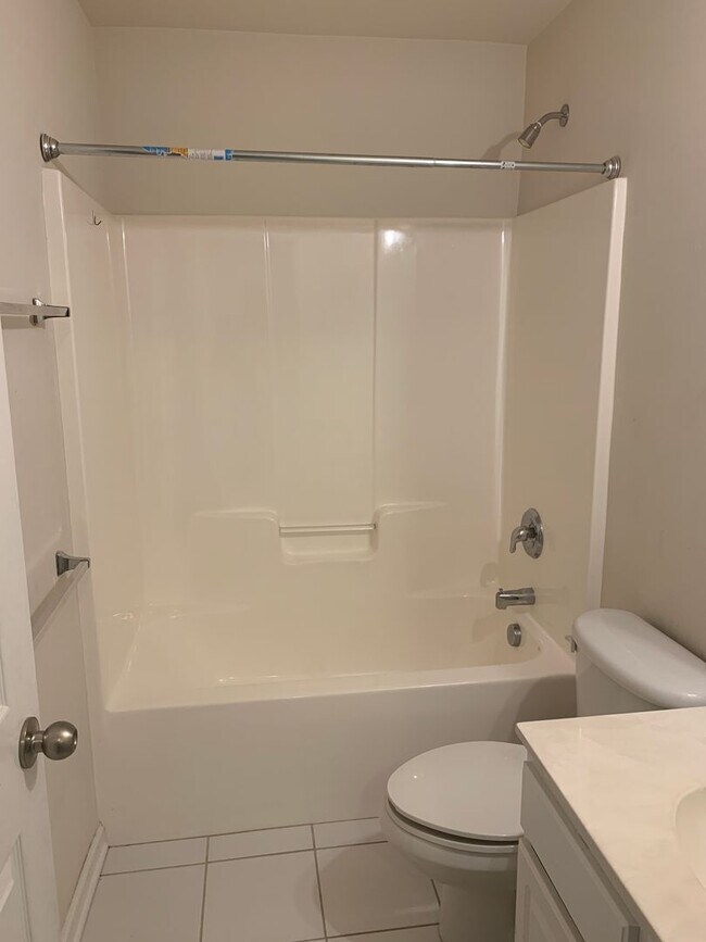 Building Photo - Beautiful Townhome located in the Blakeney...