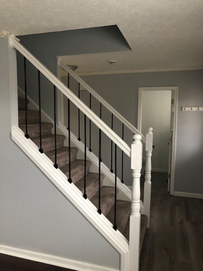 Building Photo - TWYCKENHAM ESTATES....3 Bedroom 2.5 Bath House