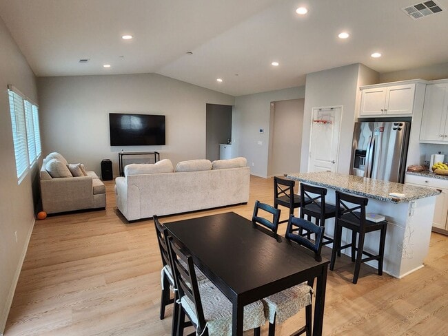 Building Photo - Upgraded Level Entry Home with Mountain Views!