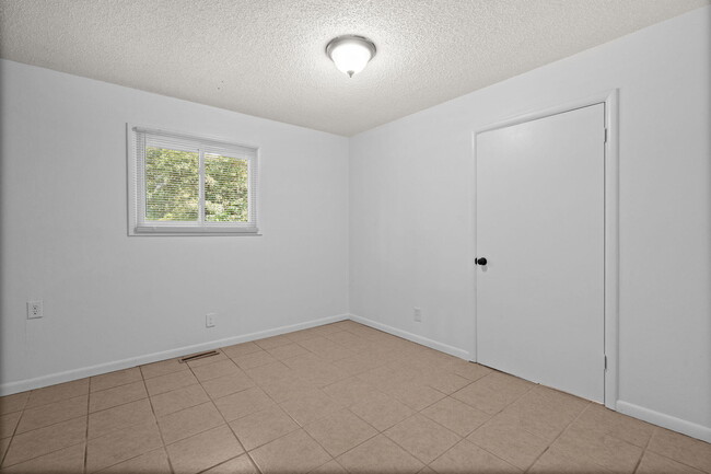 Building Photo - 442 S Monte Vista Ave