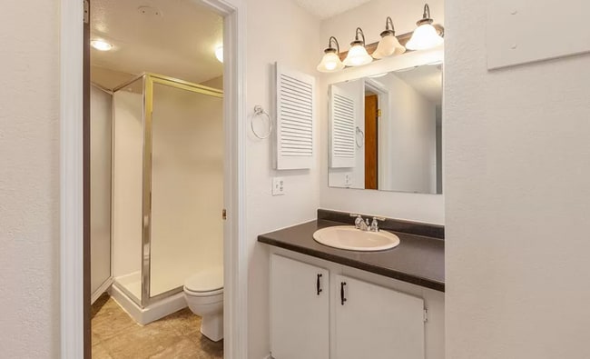 Building Photo - 2 Bedroom 1.75 Bath Condo in Lynnwood