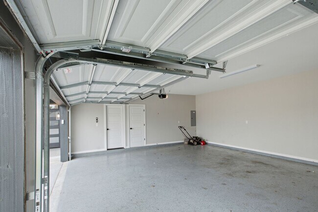 Building Photo - 11460 S Ash St