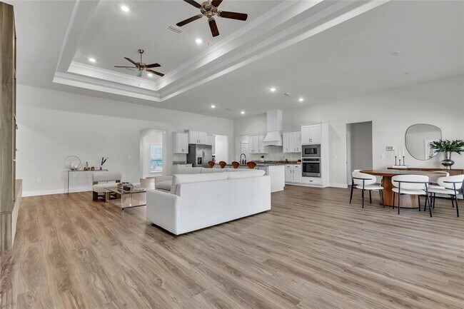 Building Photo - 5531 Blake Ln