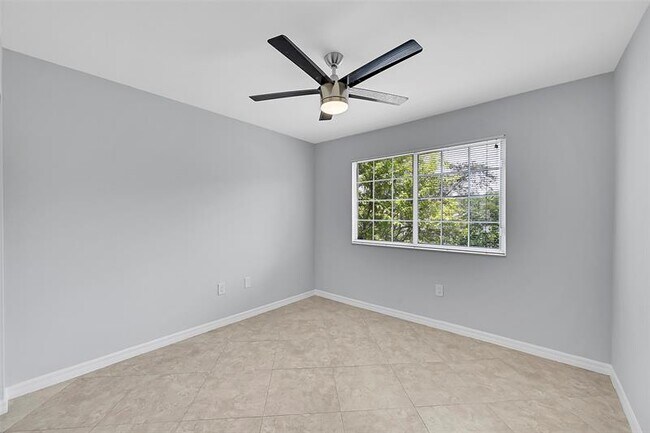 Building Photo - 5005 Wiles Rd
