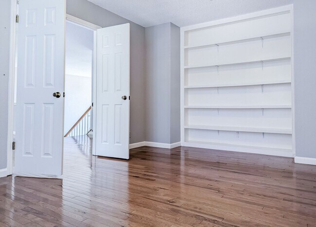 Building Photo - Stylish 4-Bed, 3.5-Bath Rental with Great ...