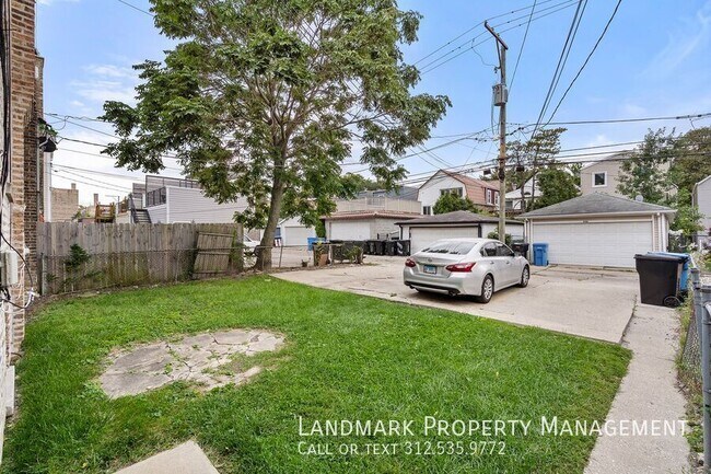 Building Photo - 4144 N Mozart St